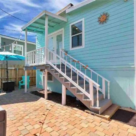Hidden Hideaway! Bungalow 2 Blocks From The Beach! Sleeps 3 Villa Galveston Exteriör bild