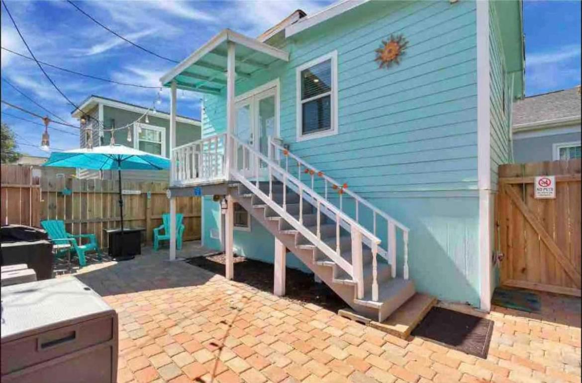 Hidden Hideaway! Bungalow 2 Blocks From The Beach! Sleeps 3 Villa Galveston Exteriör bild